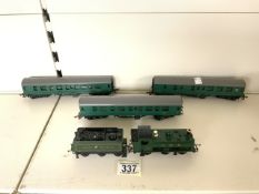 OO GAUGE TRIANG TRAIN AND TENDER WITH THREE TRIANG PASSENGER CARRIAGES