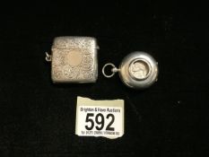 A STERLING SILVER SOVEREIGN CASE, PROBABLY LONDON 1914, CIRCULAR FORM, OPEN FRONT AND A STERLING