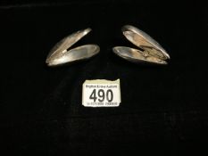 PAIR OF SILVER-PLATED MUSSEL HOLDERS