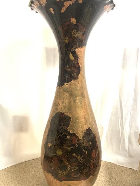 LARGE 19TH CENTURY CHINESE VASE WITH A SCOLLOPED SHAPED EDGE A/F 109CM - Image 4 of 4