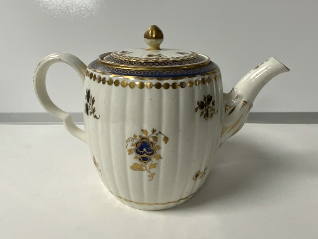 18TH CENTURY ENGLISH PORCELAIN CIRCULAR RIBBED TEAPOT, WITH A SPARROWBEAK CREAM JUG, TWO CUPS AND - Image 9 of 13