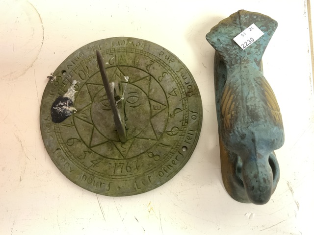 BRONZE METAL DOOR KNOCKER (BIRD) 20CM WITH A METAL GARDEN SUNDIAL - Image 3 of 5