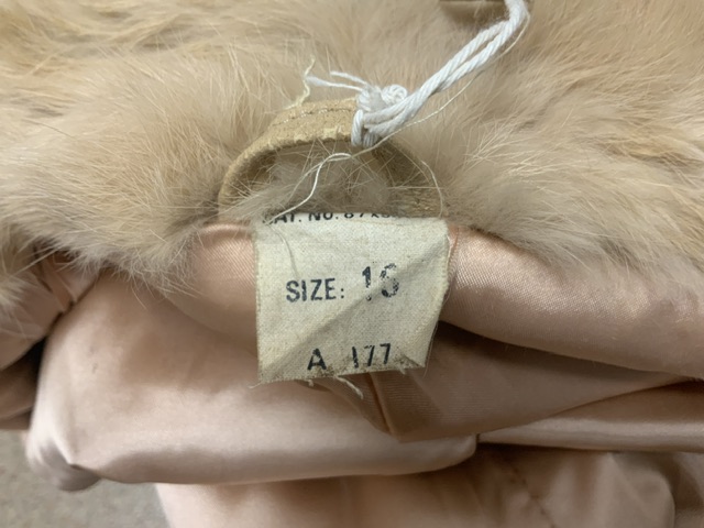 A LIGHT CREAM FULLY LINED FUR JACKET WITH THREE FUR HATS AND A LONG DARK-BROWN STOLE - Image 9 of 10