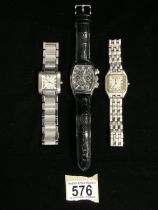 THREE REPRODUCTION WRISTWATCHES, ONE WITH LEATHER STRAP