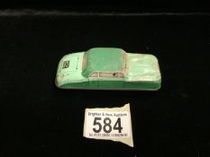 A VINTAGE TIN PLATE TOY CAR, SHADES OF GREEN WITH PAINTED FIGURES, LENGTH 10 CM