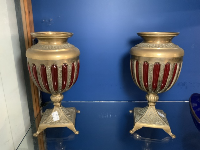 TWO BRASS AND CRANBERRY CONTAINERS WITH A CERAMIC OIL LAMP LARGEST; 40CM - Image 4 of 5