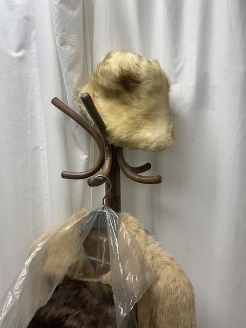 A LIGHT CREAM FULLY LINED FUR JACKET WITH THREE FUR HATS AND A LONG DARK-BROWN STOLE - Image 3 of 10