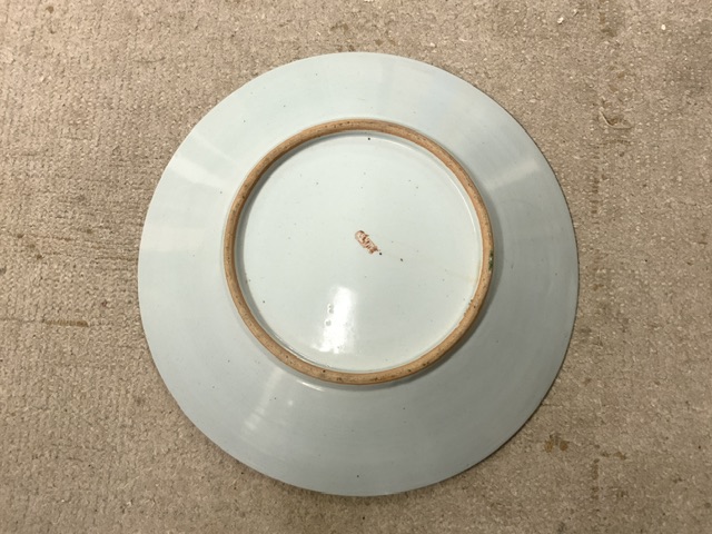 19TH CENTURY CHINESE EXPORT PLATE WITH A 19TH CENTURY IMARI PLATE - Image 6 of 7