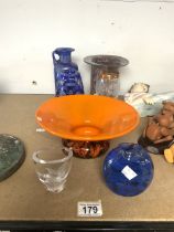 MIXED ART GLASS INCLUDES ORANGE VASE AND BLUE BOHEMIAN VASE; 16CM