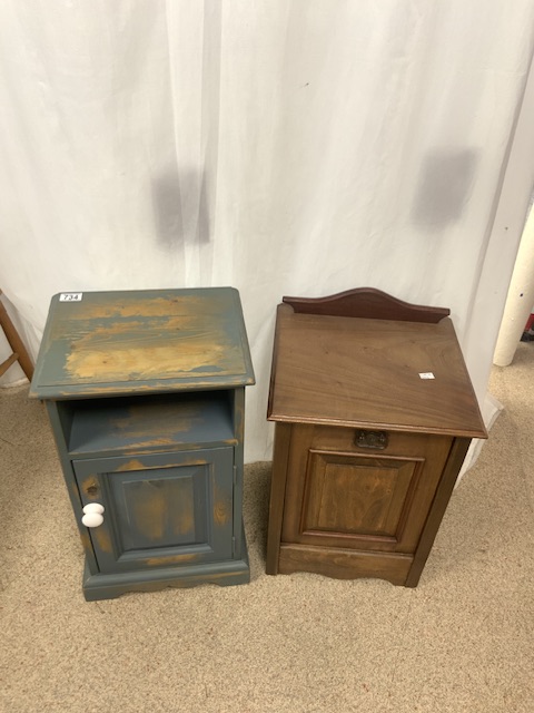 PAINTED WOODEN BEDSIDE CHEST WITH A WOODEN PURDONIUM