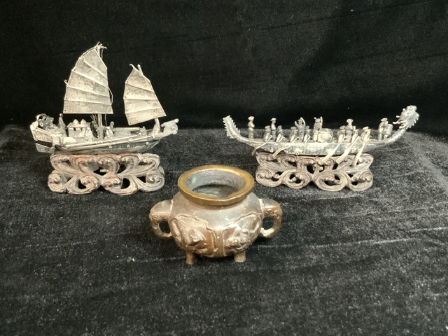 A CHINESE WHITE METAL MINIATURE MODEL OF A JUNK BOAT; REALISTICALLY MODELLED ON A WOODEN STAND, A - Image 2 of 4