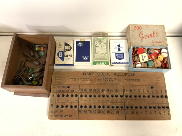 MIXED VINTAGE TOYS PLAYING CARDS, DRAUGHTS, DARTS AND MORE - Image 3 of 8