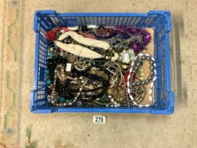 QUANTITY OF VINTAGE COSTUME JEWELLERY