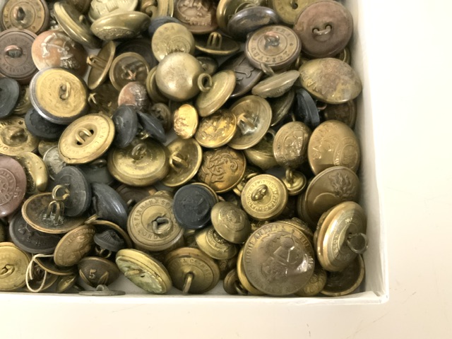 MAINLY MIXED MILITARY BRASS DRESS BUTTONS - Image 2 of 6