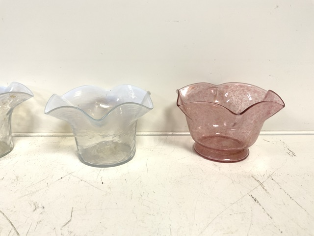 VASELINE GLASS GLASS BOWLS WITH SAUCERS AND PINK GLASS WITH GOLD FLECK - Image 6 of 7