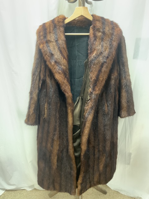 TWO FULL-LENGTH BOWN FUR COATS, BOTH FULLY LINED, UK SIZE 12-14 (BOTH LININGS A/F) - Image 4 of 6