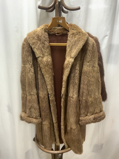 A MID-LENGTH BEIGE FUR COAT, FULLY LINED UK SIZE 10 WITH A LIGHT BROWN FUR WRAP BY A.BONTON FURRIERS