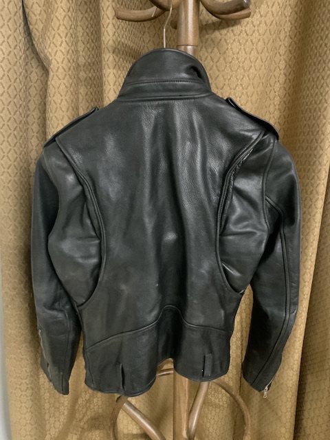 BLACK LEATHER JACKET BY JONATHAN A LOGAN. SIZE 8 - 10. DAMGE TO SLEEVE LINING A/F. - Image 4 of 4