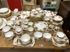 ROYAL ALBERT (COUNTRY ROSES) PART DINNER AND TEA SERVICE 108 PIECES