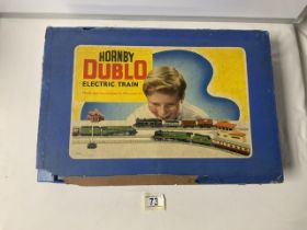 HORNBY DUPLO (3 RAIL) ELECTRIC TRAIN SET EDP11 PASSENGER TRAIN "SILVER KING" B.R. (E.R.) 30011 -