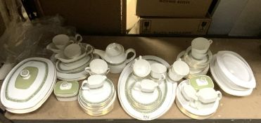 ROYAL DOULTON RONDELAY PATTERN PART DINNER AND TEA SERVICE