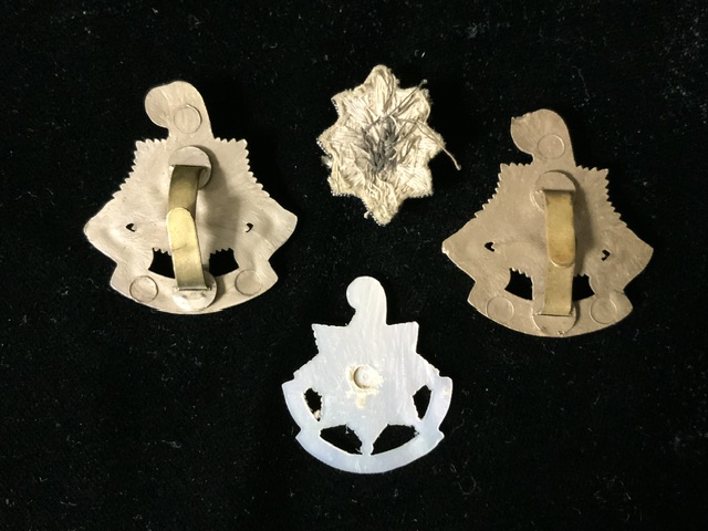 THREE THE ROYAL SUSSEX REGIMENT CAP BADGES, TWO PLASTIC EXAMPLES AND ONE MOTHER OF PEARL AND A - Image 3 of 4