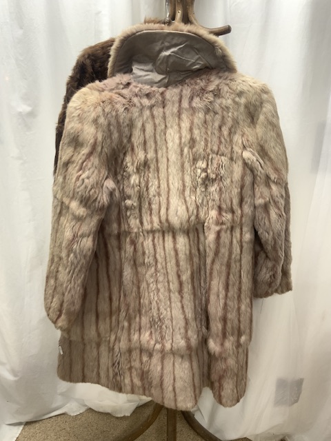 TWO MID-LENGTH BROWN FUR COATS, BOTH FULLY LINED, ONE MID-BROWN, THE OTHER LIGHT BEIGE, UK SIZE 14 - Image 4 of 4