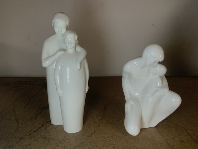 FOUR PORCELAIN ROYAL DOULTON FIGURES INCLUDES MOTHER AND CHILD (HN 3938) ONE MOMENTS BY COALPORT ( - Image 2 of 5