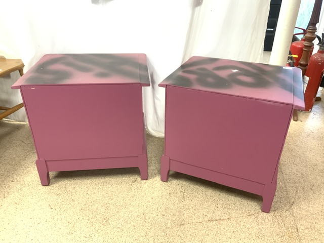 PAIR OF PAINTED BEDSIDE CHESTS - Image 4 of 4