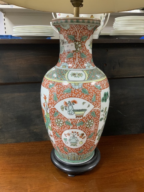 VINTAGE CHINESE PORCELAIN VASE WITH BRASS MOUNTS CONVERTED TO A TABLE LAMP 80CM - Image 2 of 5