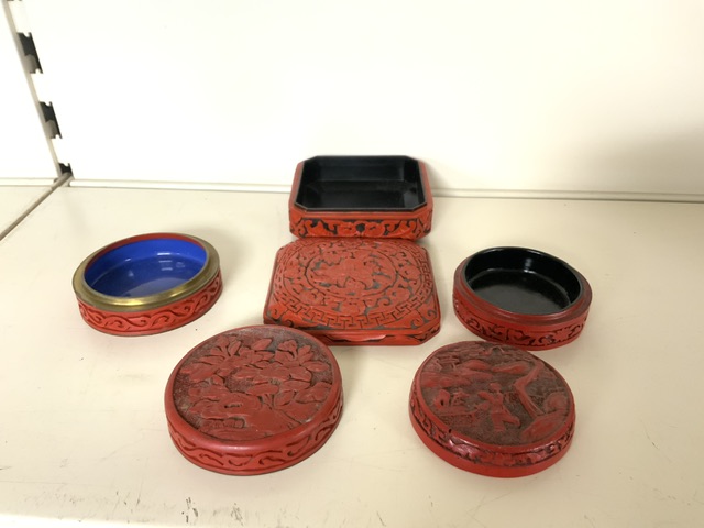 THREE CARVED CHINESE CINNABAR LIDDED POTS LARGEST 9.5CM - Image 3 of 4