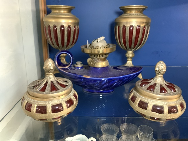 TWO BRASS AND CRANBERRY CONTAINERS WITH A CERAMIC OIL LAMP LARGEST; 40CM - Image 2 of 5