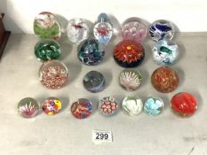 LARGE QUANTITY OF GLASS PAPERWEIGHTS SOME SIGNED