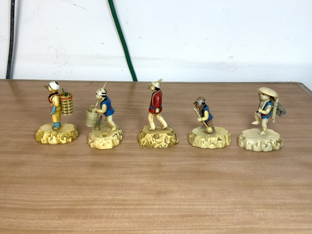 VINTAGE PLASTIC CHINESE FIGURES AND CARTS - Image 5 of 5