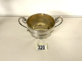 HEAVY EDWARDIAN HALLMARKED SILVER CIRCULAR TWO HANDLED SUGAR BOWL WITH STRAPWORK DECORATION AND GILT