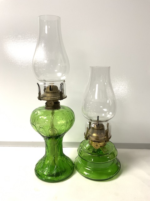 MIXED (MAINLY GREEN GLASS) OIL LAMPS; LARGEST 36CM - Image 4 of 5