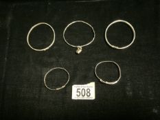 FIVE 925 SILVER AND WHITE METAL BANGLES, TOTAL WEIGHT 29 GRAMS