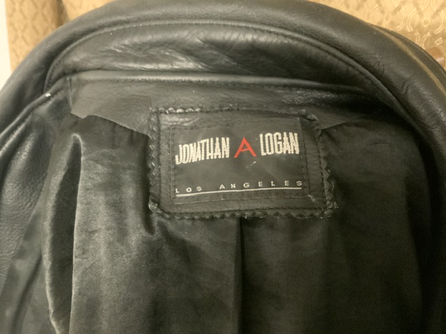 BLACK LEATHER JACKET BY JONATHAN A LOGAN. SIZE 8 - 10. DAMGE TO SLEEVE LINING A/F. - Image 3 of 4