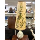 MID-CENTURY TABLE LAMP WITH SHADE DECORATED WITH BIRDS AND LEAVES 93CM