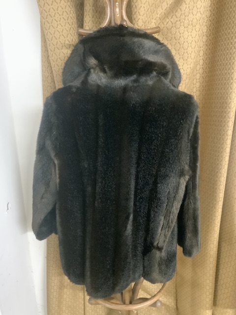 TISSAVEL FAUX FUR WOMEN'S JACKET APPROX. SIZE 14-16. - Image 4 of 4
