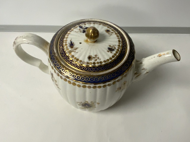 18TH CENTURY ENGLISH PORCELAIN CIRCULAR RIBBED TEAPOT, WITH A SPARROWBEAK CREAM JUG, TWO CUPS AND - Image 10 of 13