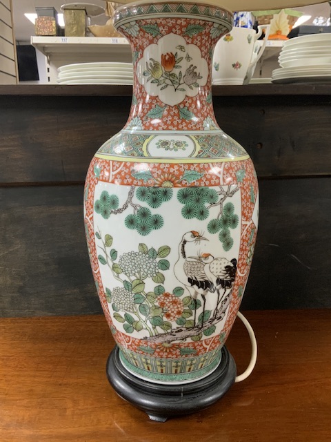 VINTAGE CHINESE PORCELAIN VASE WITH BRASS MOUNTS CONVERTED TO A TABLE LAMP 80CM - Image 3 of 5