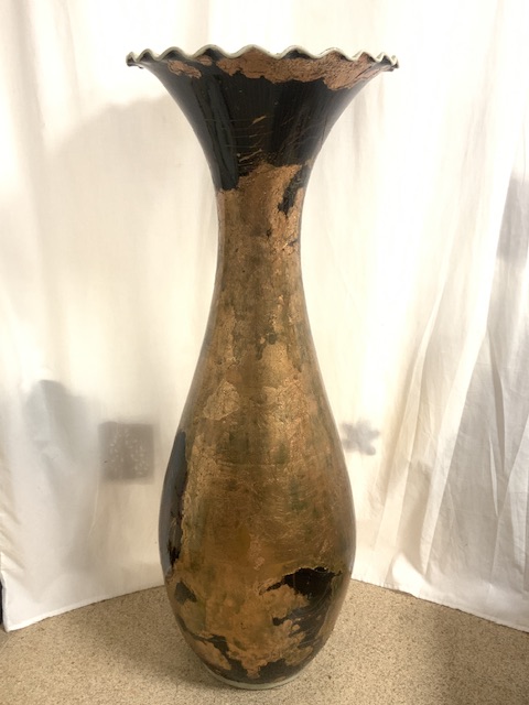 LARGE 19TH CENTURY CHINESE VASE WITH A SCOLLOPED SHAPED EDGE A/F 109CM - Image 3 of 4