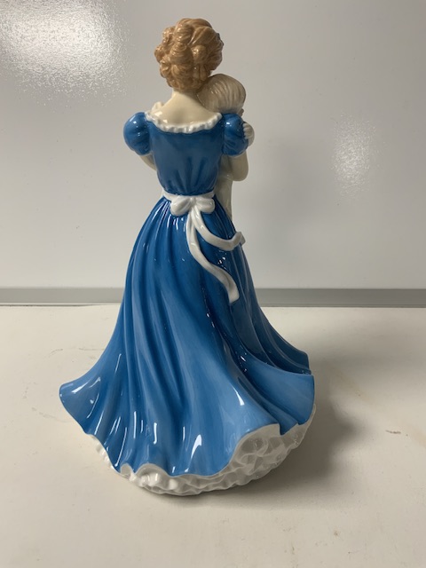 ROYAL DOULTON FIGURINES, PRESTIGE GRADUATION, HN5038, ANNUAL MOTHER'S FIGURE OF THE , HN5431, PEARL, - Image 15 of 16
