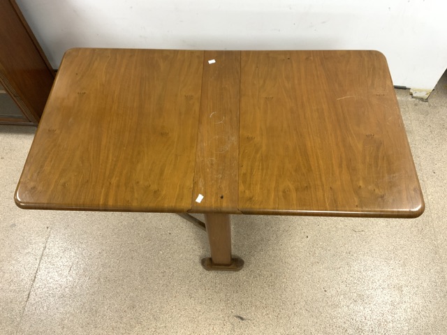 A MID-CENTURY FOLDING TABLE BY BEAUTILITY OPEN 136 X 76 X 76CM - Image 2 of 6