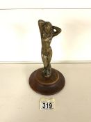 BRONZE FIGURE OF A NUDE FEMALE ON WOODEN PLINTH 21CM