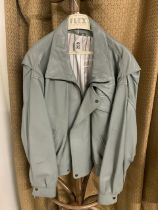 MEN'S PALE GREY LEATHER JACKET. SIZE 40.