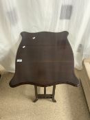 SMALL VINTAGE DROP LEAF TABLE IN MAHOGANY WITH A GALLEY RAIL STRETCHER