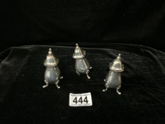 A SET OF THREE EDWARDIAN STERLING SILVER PEPPER POTS, BY E.S. BARNSLEY & CO, BIRMINGHAM 1907, SQUARE