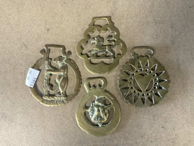 QUANTITY OF ANTIQUE HORSES BRASSES - Image 2 of 5